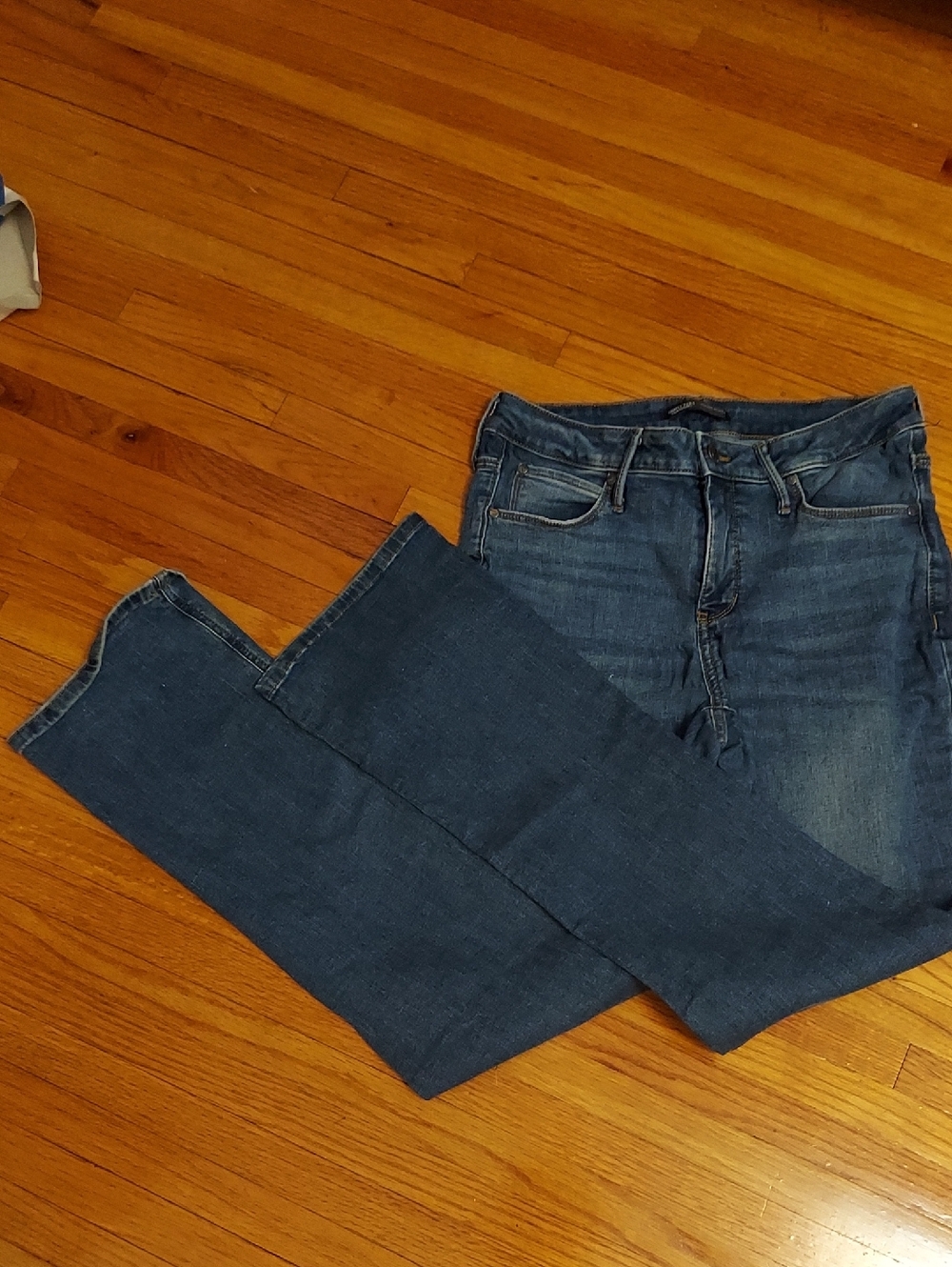Simply Vera, Vera Wang High Rise Boot Cut Jeans.